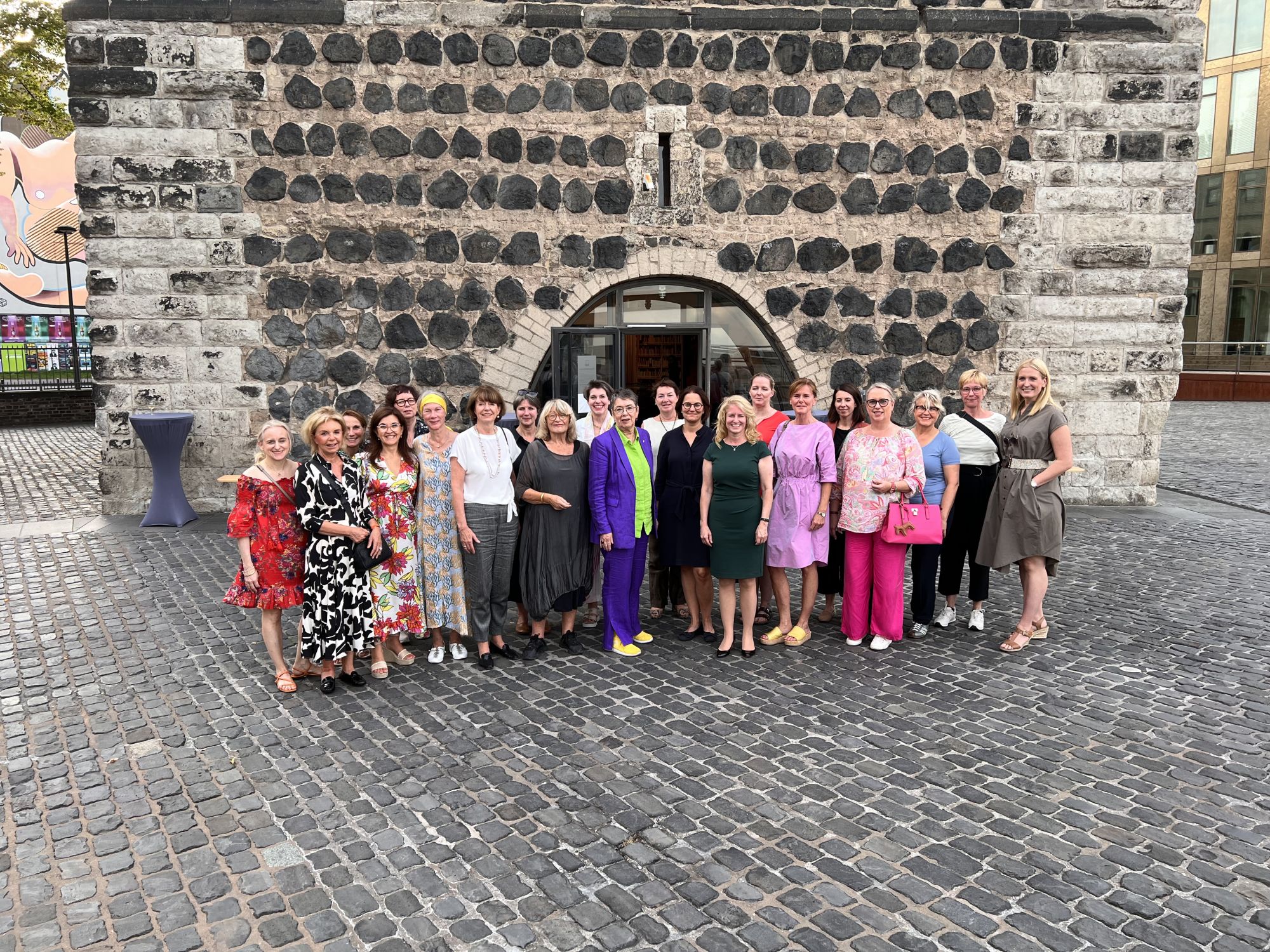 Die Frauen Hinter dem Frauen-Media-Turm. Mit dabei Kommunikationsexpertin Dr. Marie-Christine Frank und Alice Schwarzer